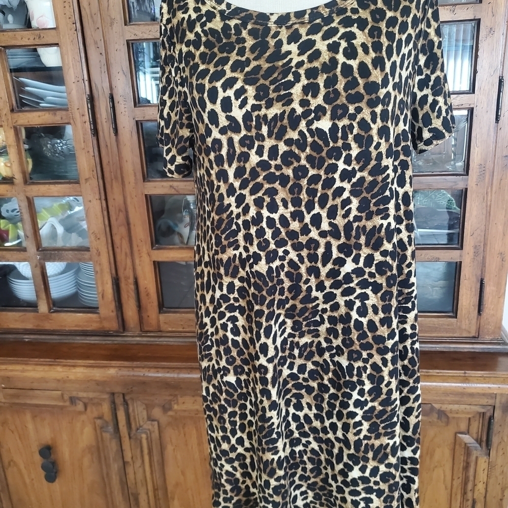 Chic Leopard Print Midi Dress